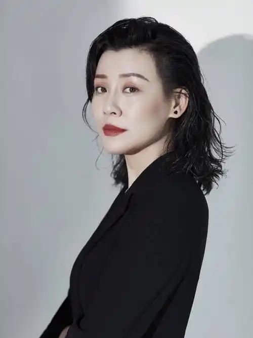 演员刘琳说：“有天我在网上看到有一个《父母爱情》十级学者的统一考试，我就去考了一