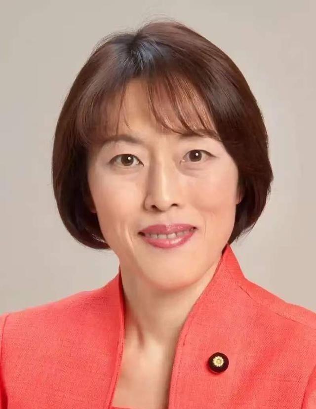 日本的新年，不太平静；田村智子上台，第一句话就批评高市早苗；说她的言论，伤了中日