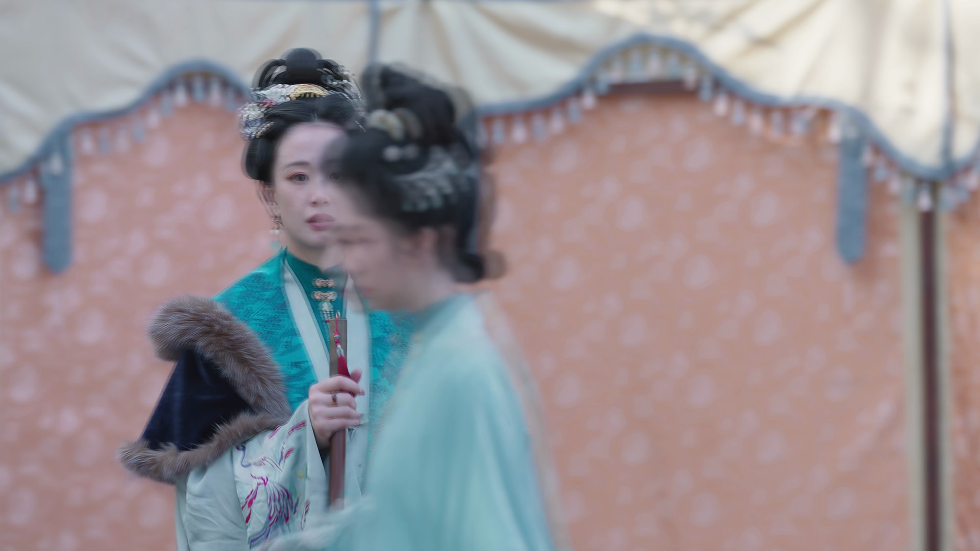 兰香把锤丸打进去的时候，赵星棠眼神都亮了哈哈哈哈哈，可能想的是：怎么当初和离的时候没带走兰香​