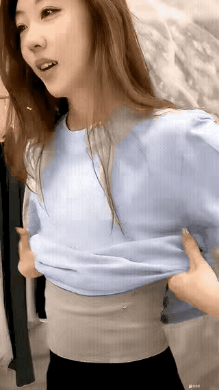 小姐姐：把假发脱了，我怀疑你是个男的。