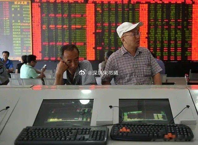 散户炒股有三怕一是怕主力洗盘和出货，洗盘时一卖就涨，出货时一买就跌