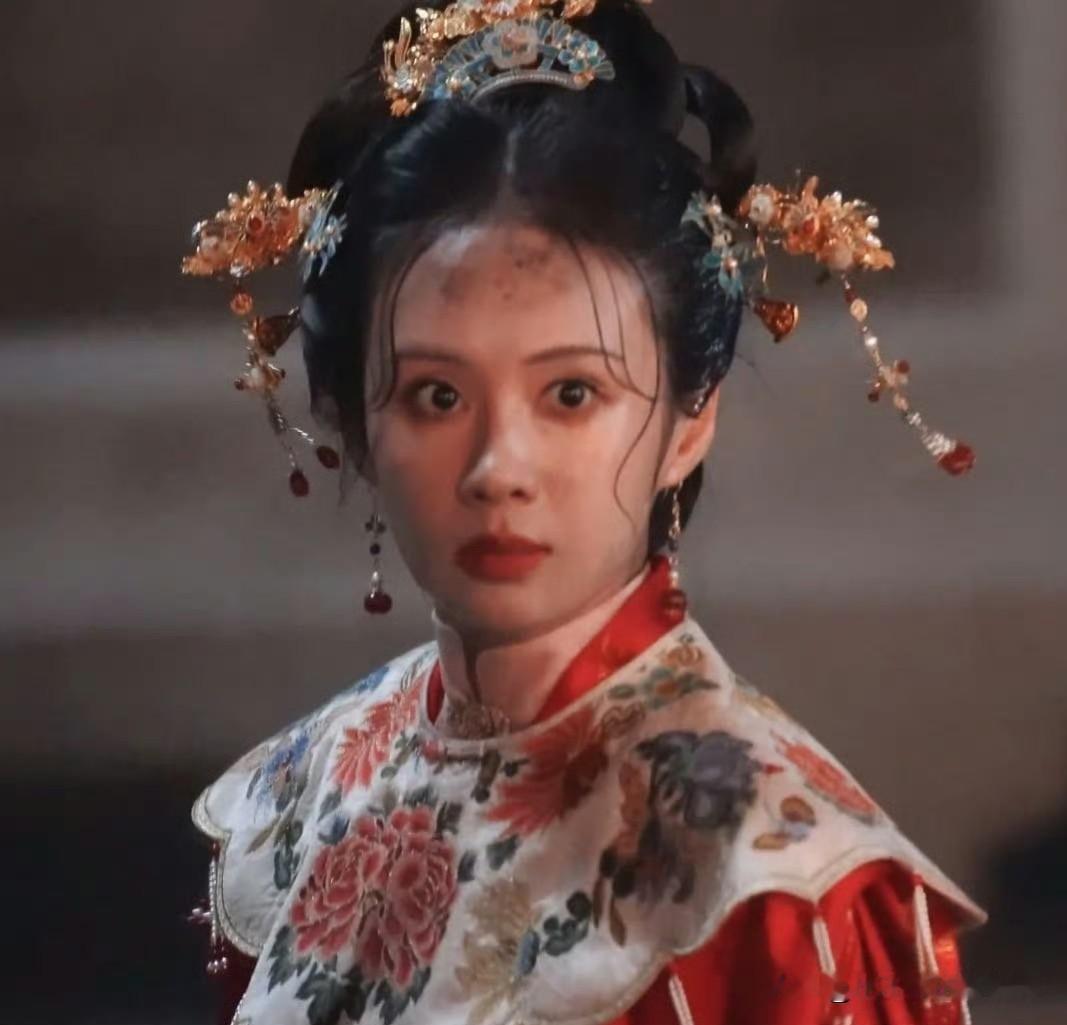 郑合惠子火场花絮比正片还吓人《兰香如故》大结局播完，最出圈的居然不是正片，是那段火场花絮。郑合惠子演