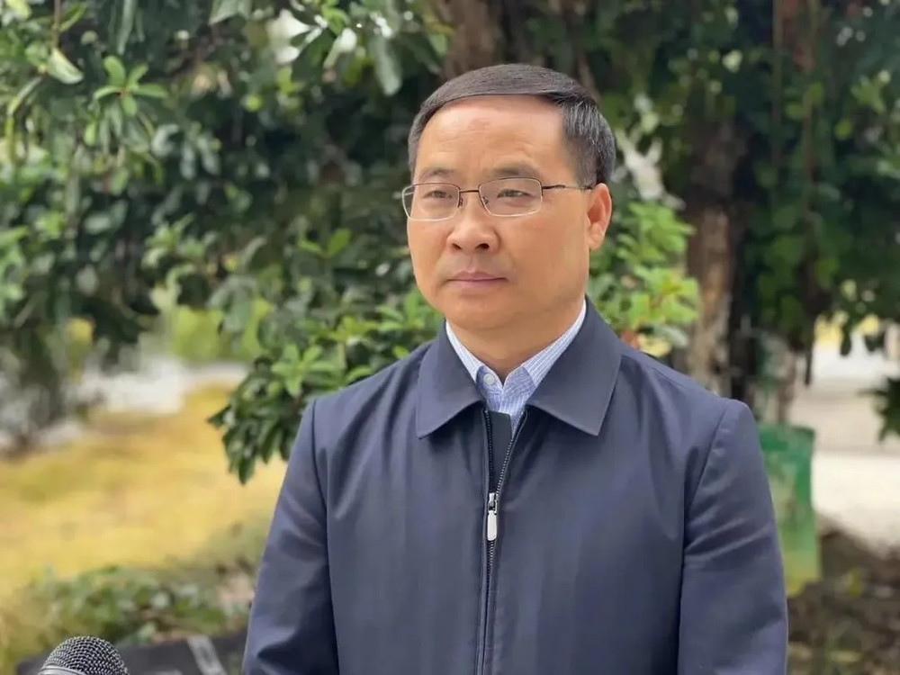 贵州一教育局局长在校服采购中吃回扣, 被开除党籍、开除公职