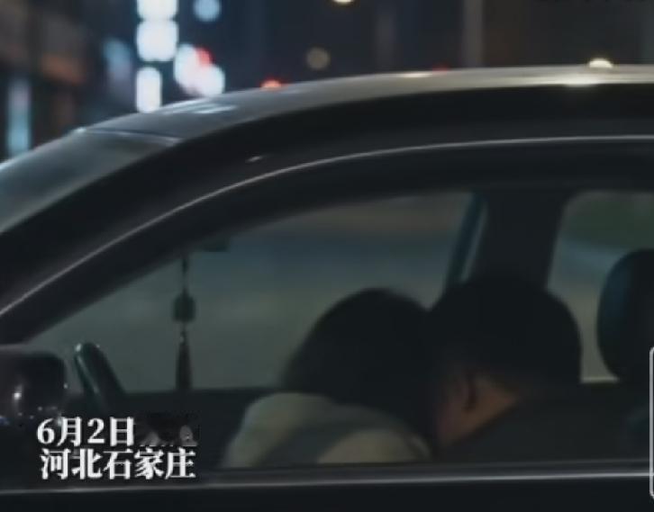 河北石家庄，33岁男子发现妻子和前男友在车辆后排睡觉，没有控制好情绪，一怒之下砸