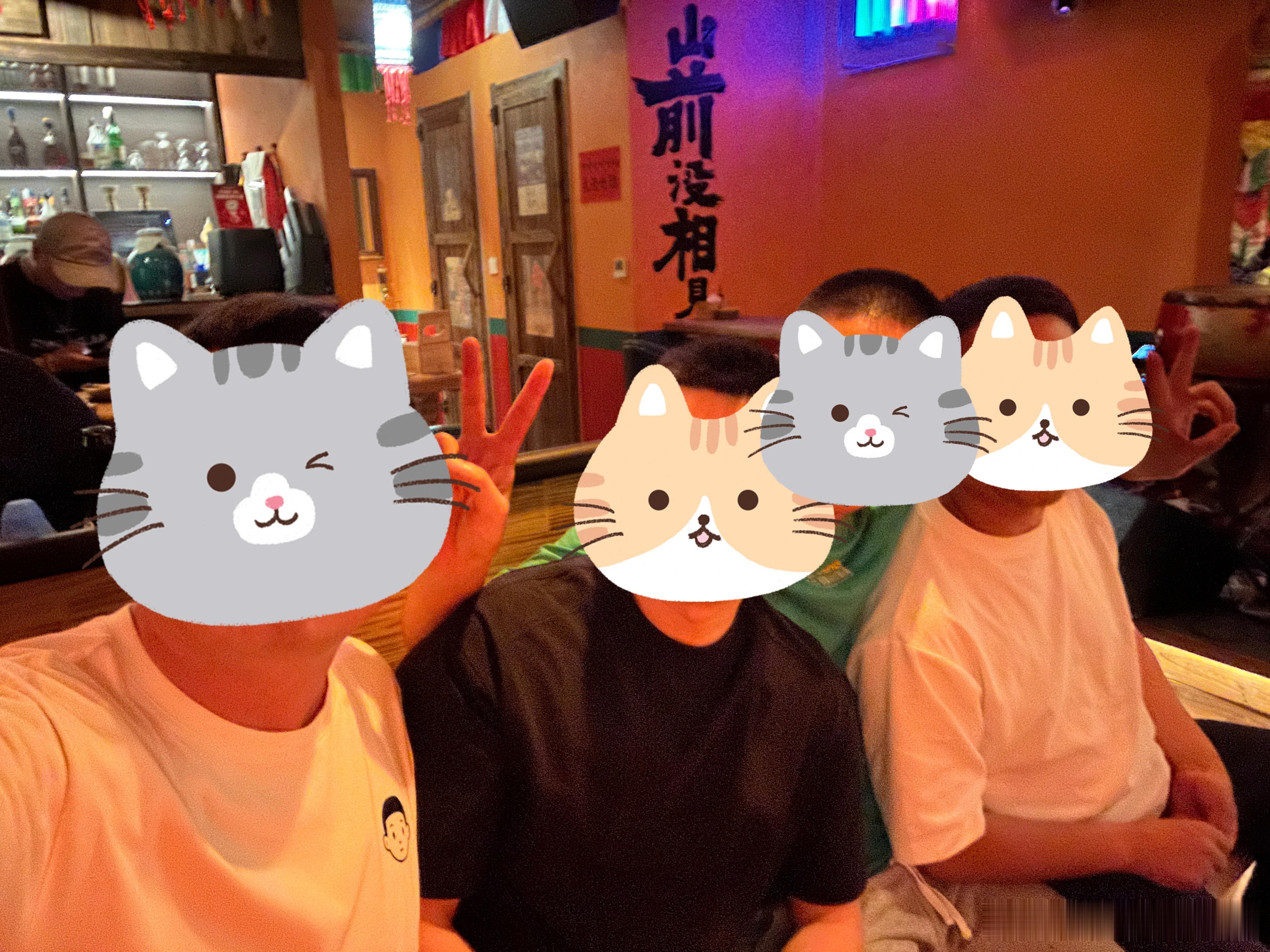 哈哈，某宝给哥哥分享喝酒前和喝酒后的搞笑视频，其实哥哥突然想起来在大连宝宝喝多那