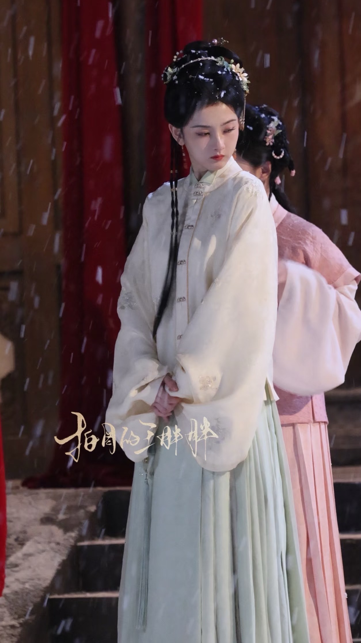 雪景配美人宋祖儿表妹万福雪中路透​​​