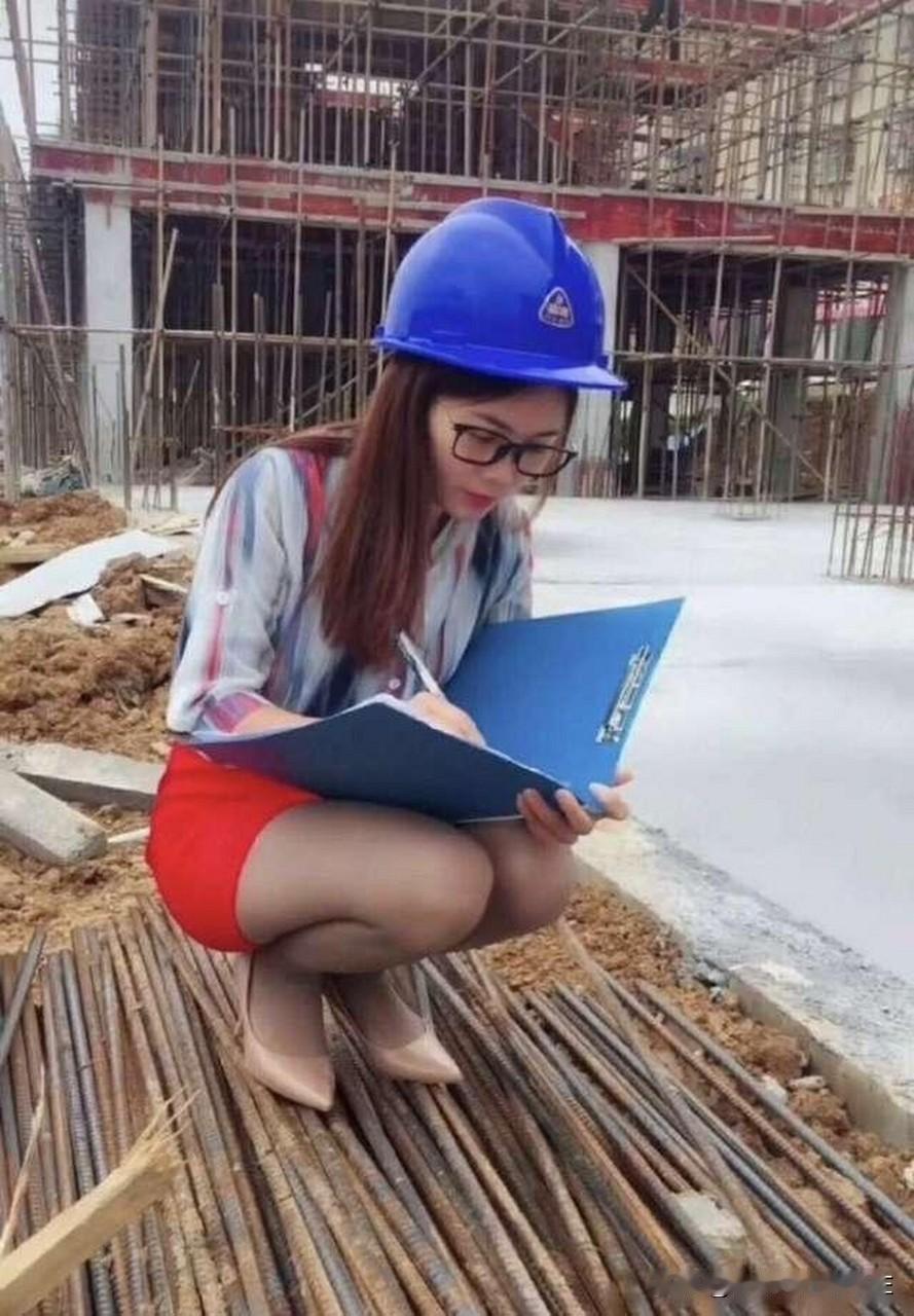 从未下过工地的我，第一次去工地，让我脸红不已。我是一名资深材料员，之所以是资深