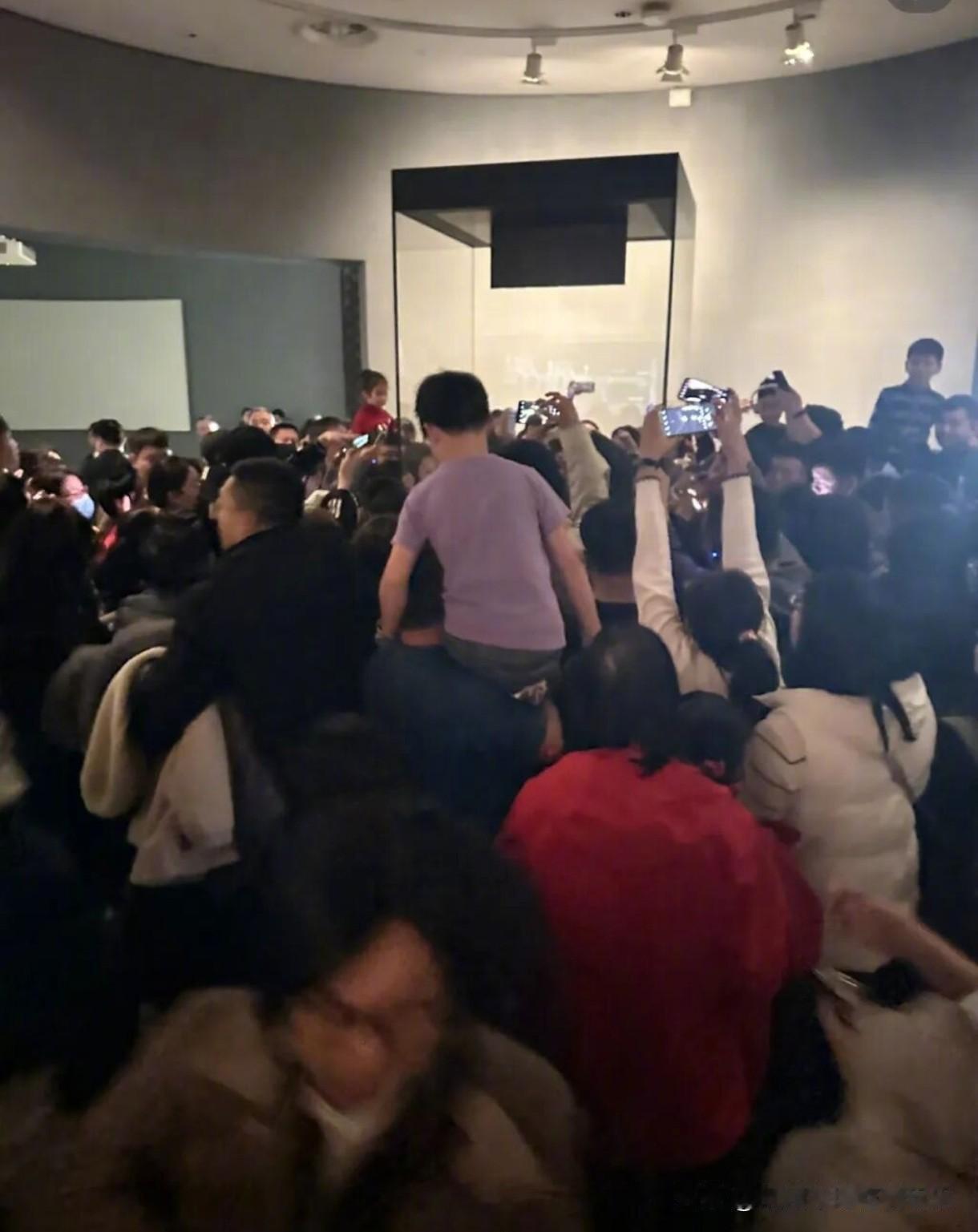 排队排到腿软也要去，湖北春节旅游凭什么火遍全国今年春节湖北景区的拥挤程度，