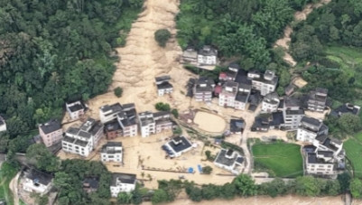 “57条人命！不简单！”近日广东茂名信宜，深夜电闪雷鸣，大雨瓢泼，山上的黄泥水夹