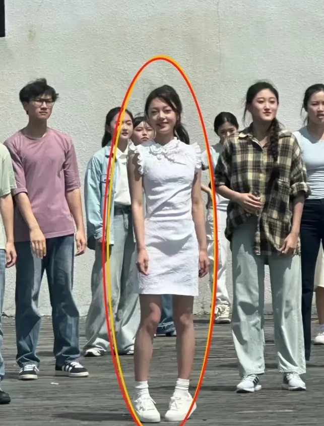 几人合照，才知道谁最漂亮。[哈哈笑][哈哈笑][哈哈笑]