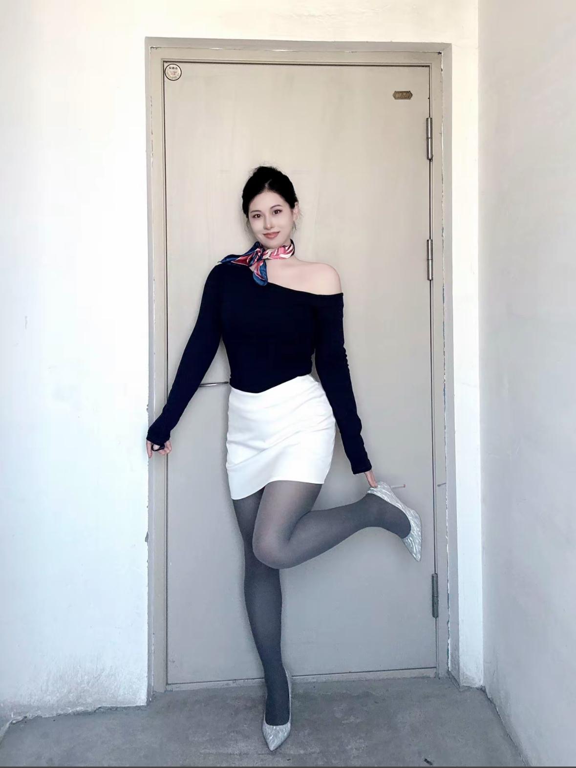 优雅气质穿搭，黑白配色的经典魅力！