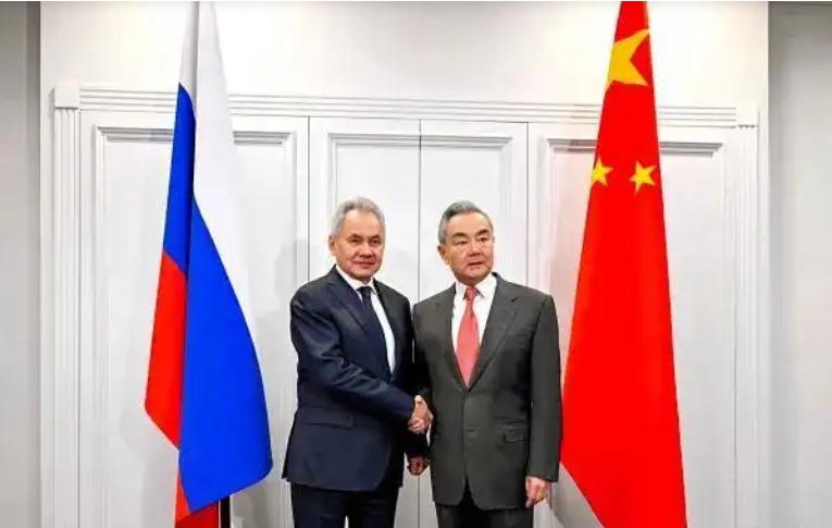 “斩首说”再现，但出自俄罗斯之口！ 就在12月2日，中国外交部长王毅和俄罗斯