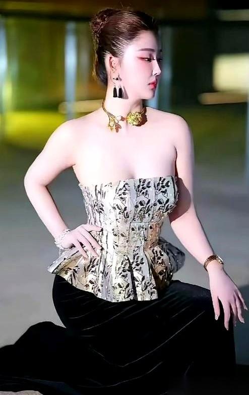 183的身高往那一站，你是不是下意识就想说“老天爷赏饭吃”？打住。我跟你说，