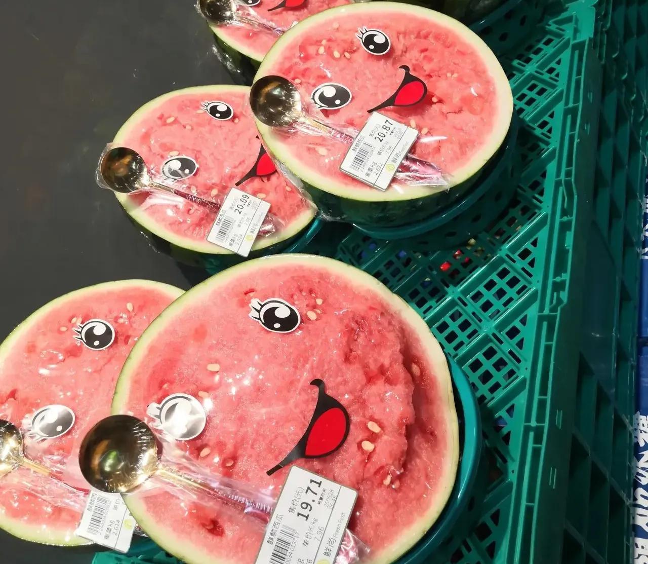 水果店或超市，经常卖一半的西瓜你觉得既便宜，又能一次性吃完，我劝你最好不要买