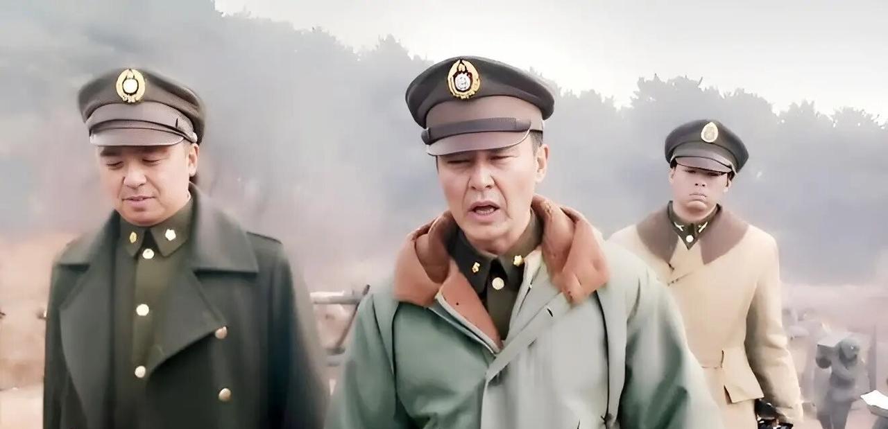 1948年12月末的一天，徐州东南方向的小路上，五个人带着一副棺材南下，棺材里装