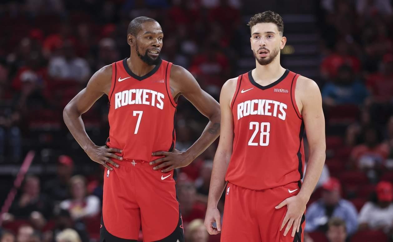 就火箭那主力阵容，在三分线，不管谁拿着球都敢投三分。快船的主力一共投27个三分球