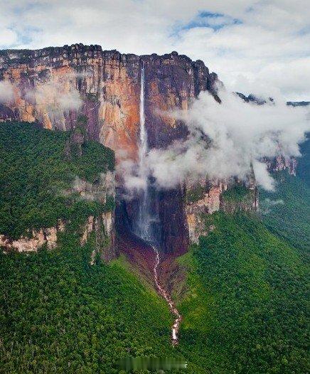 这是世界上最高的瀑布——委内瑞拉的安赫尔瀑布（AngelFalls）。，大家是不是觉得似曾相识啊，这