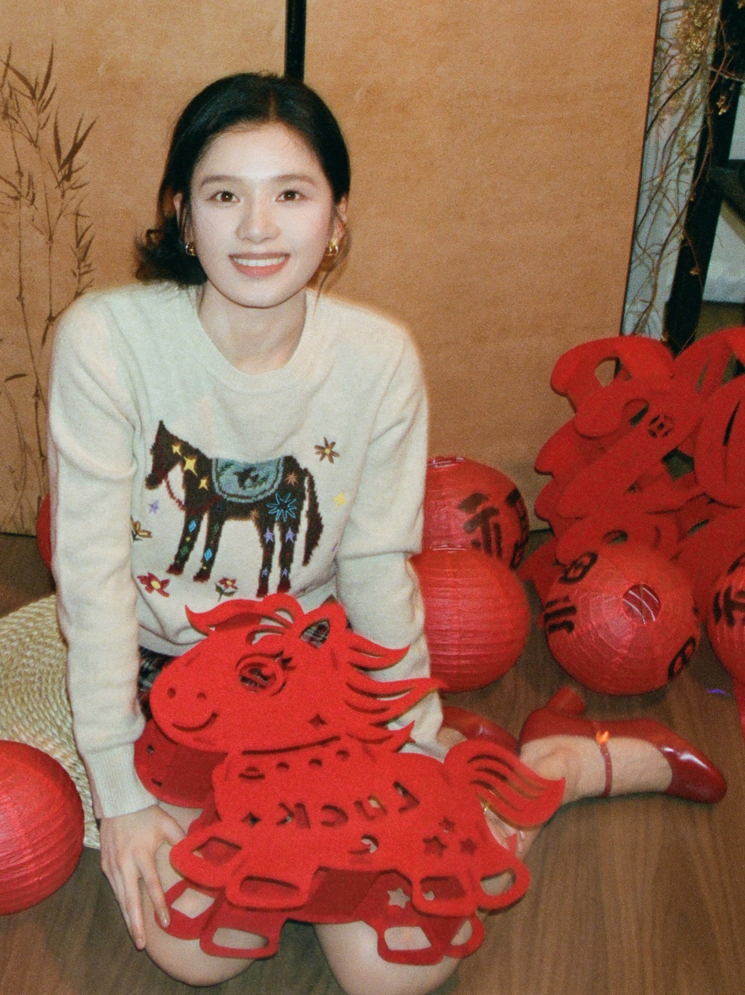 张婧仪酒店是品牌方安排的张婧仪婧仪的一字带高跟鞋[爱心][爱心][爱慕
