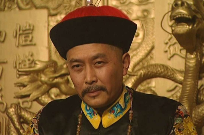 1724年，46岁的雍正翻了48岁齐妃的牌子，太监咳嗽一声：“皇上，还有个25岁