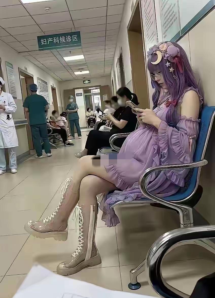 小仙女就是小仙女，就算挺个大肚子，也是一个小仙女模样，如果不是那个大肚子，你根本