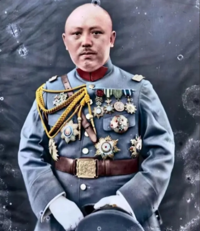 1918年，唐继尧看上了好友的貌美的妻子，为了得到她，唐继尧派人暗杀好友，没想到