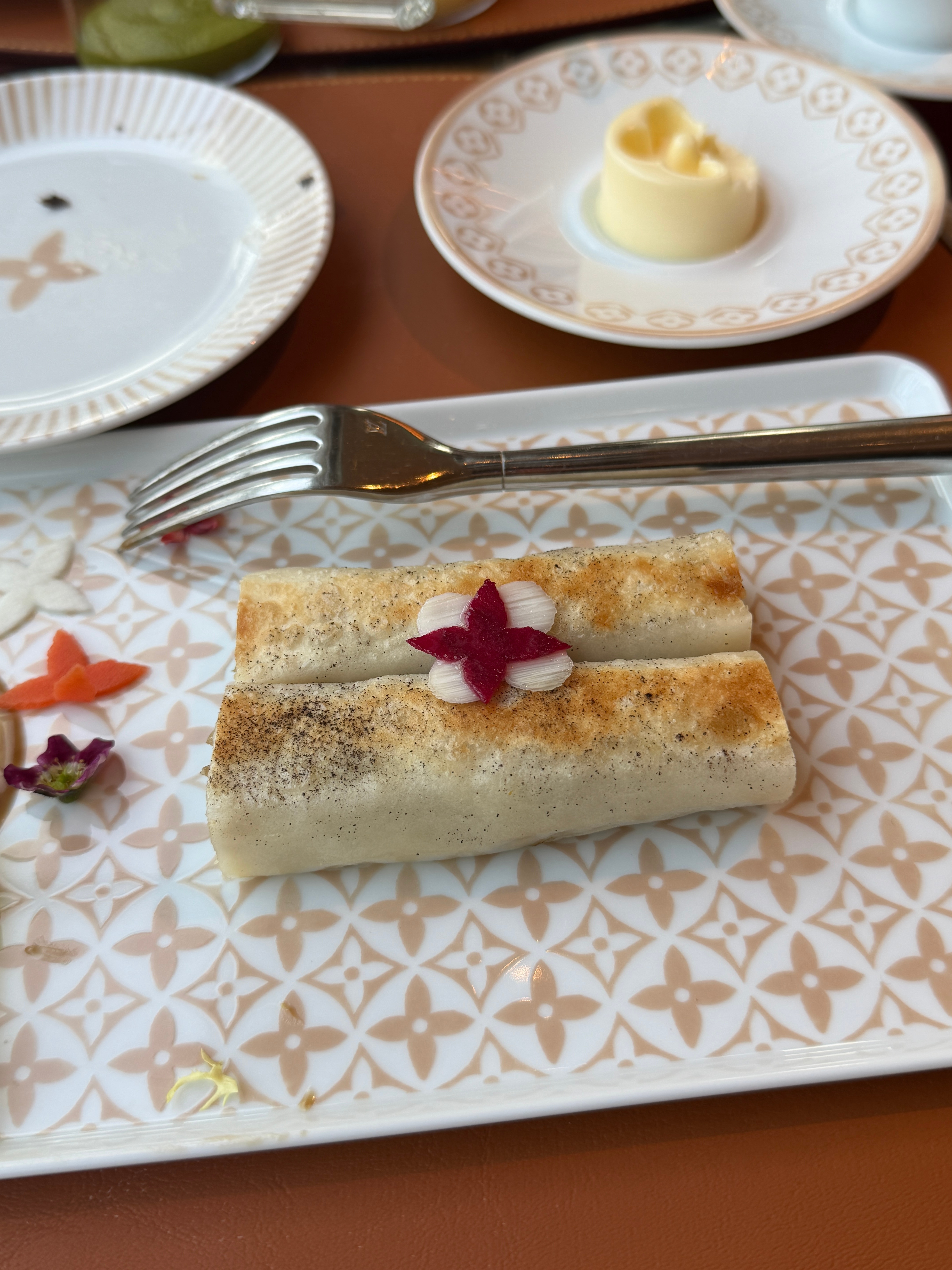 U1S1，这个烤鸭卷是真的美味！不过……这俩玩意大家猜猜多少钱？