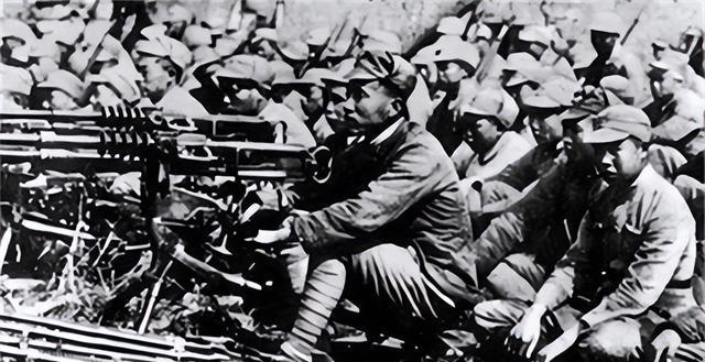 1942年，日军进行大扫荡，我军损失惨重，为此毛主席下达指令：今后不允许政委参与
