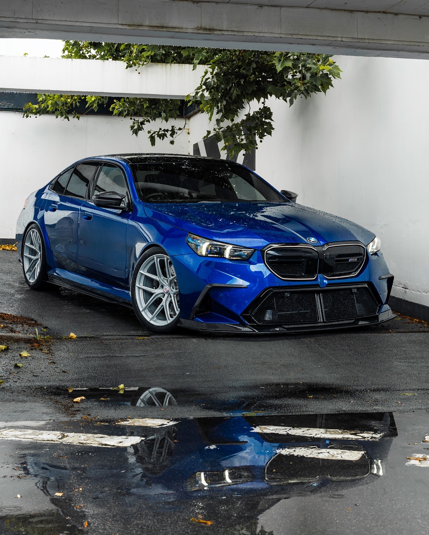 宝马G90M5新外观已经到货，惊叹不已现在配备了全新的autoidTREP