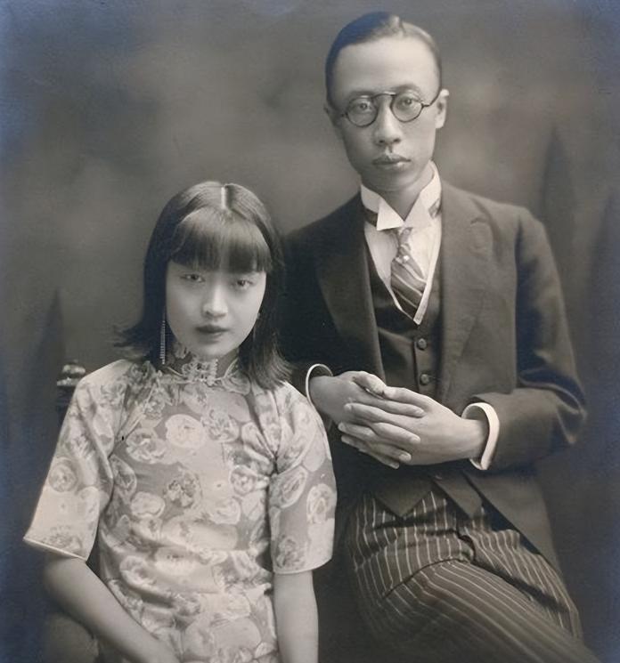 1935年，溥仪发现婉容怀孕并且将近临产。此时的他愤怒不已，下令：“给我查！我要