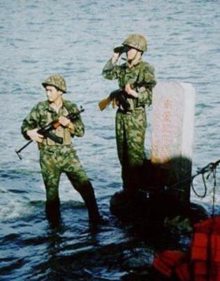 1990年，我国驻南薰礁的11名战士突然失联，后来派船过去查看，才发现11名战士