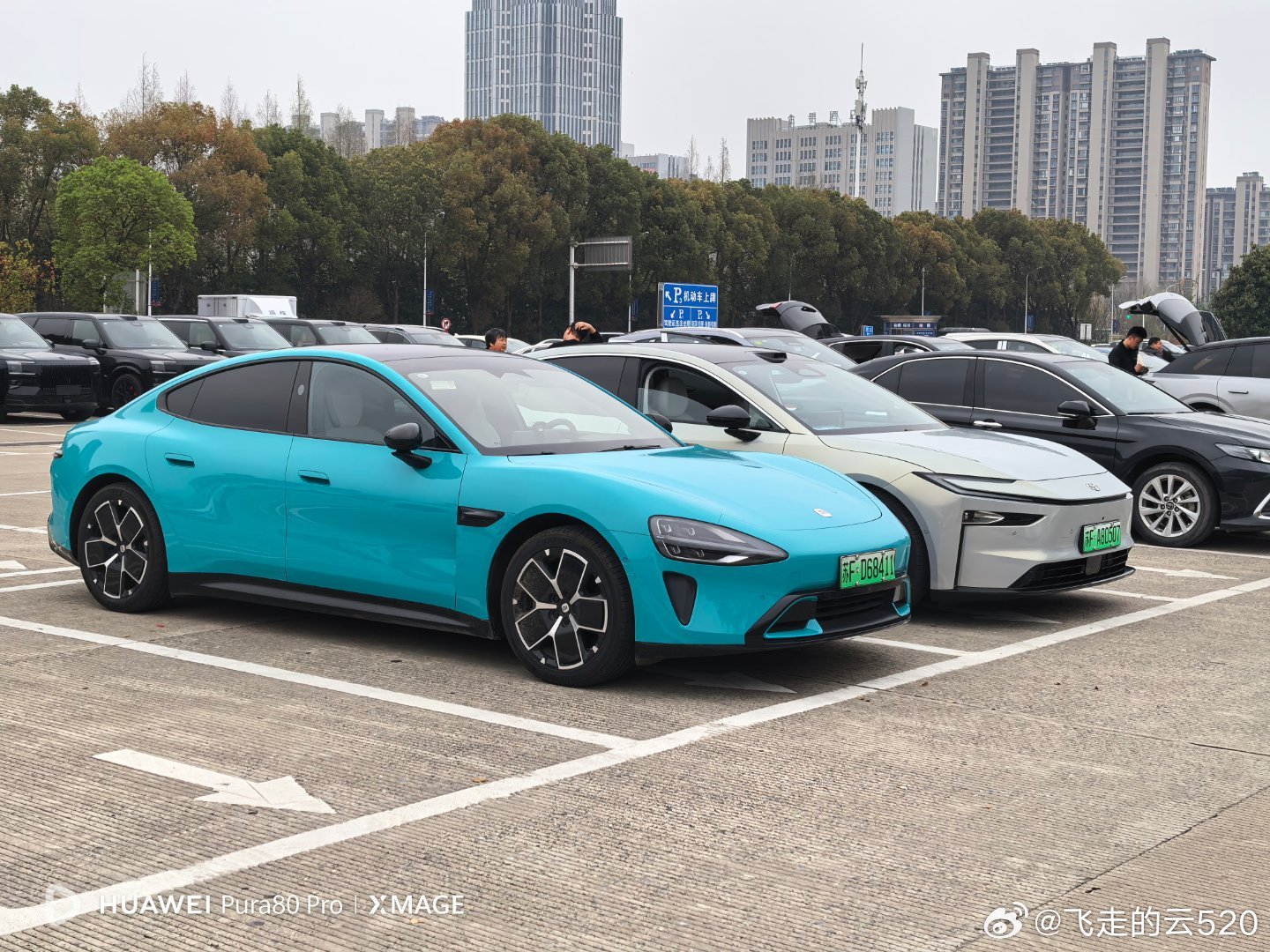 小米已经尽可能避开所有友商的赛道小米的确没太跟随市场热点，选择了相对更难的市场-