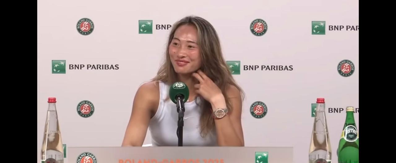 除了网球郑钦文最大的兴趣是什么？这是很多球迷和记者想了解的，在赛后新闻发布会上，