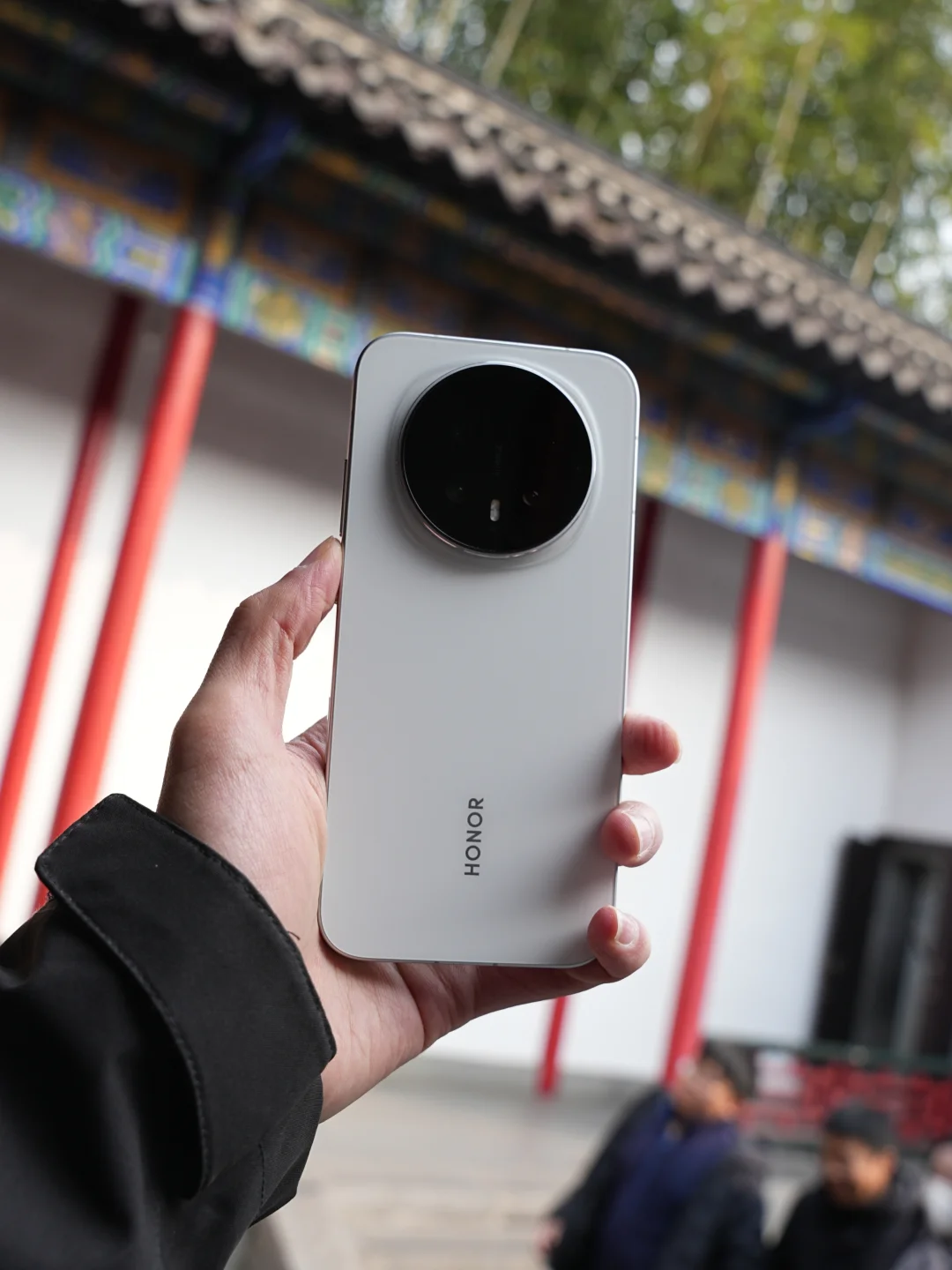 买手机千万别跟风啊，别人越说不好越要琢磨一下，就拿荣耀magic8来说...