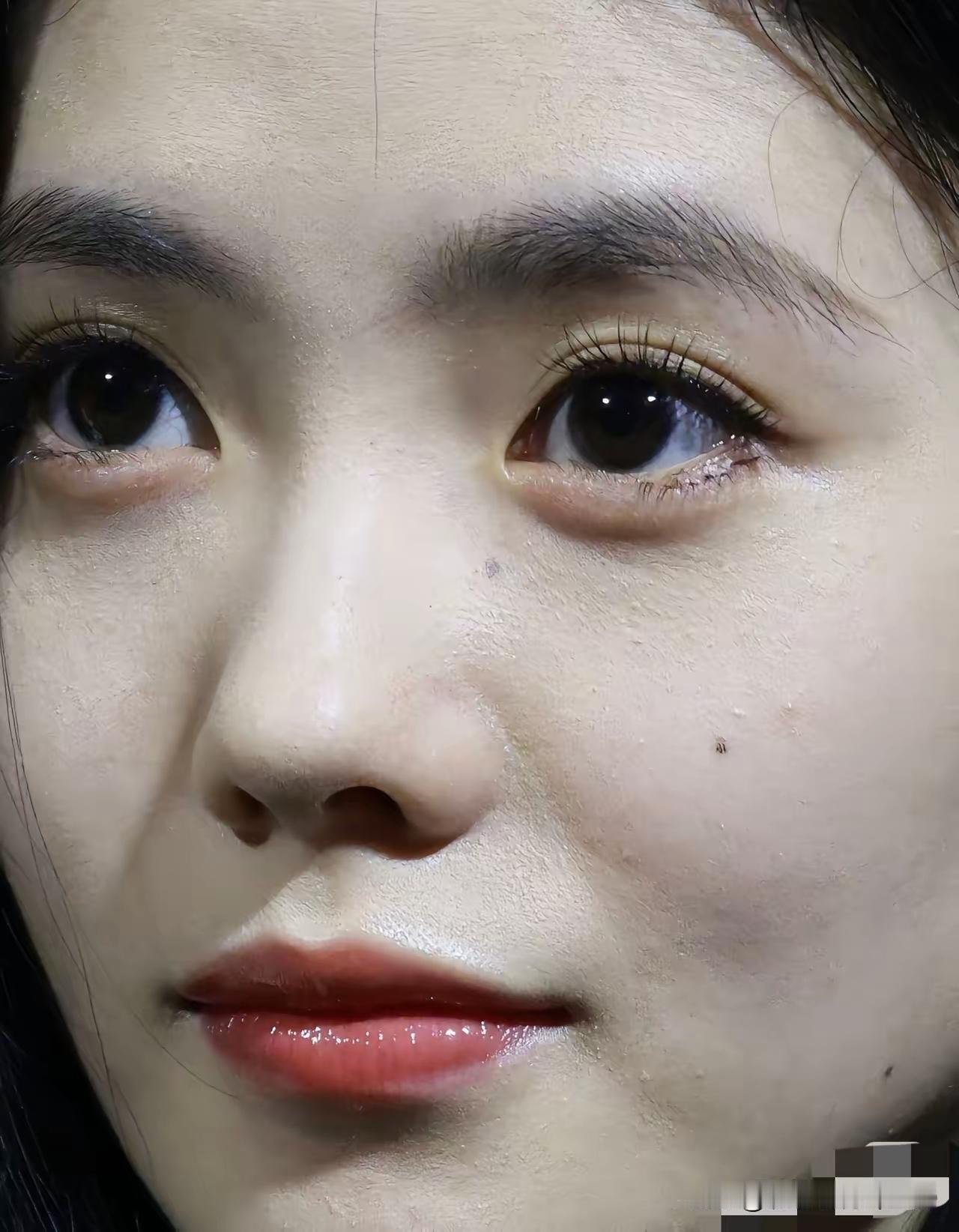 刘浩存跟章子怡一个类型，眼睛灵动，有故事感，但没有章子怡精致完美