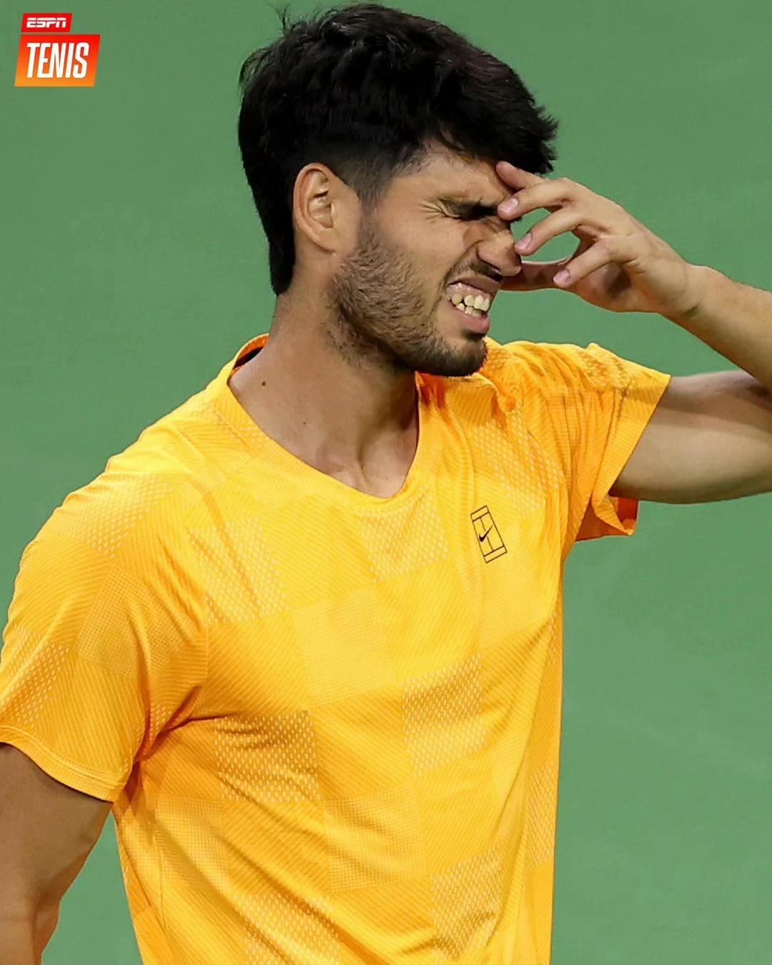 阿尔卡拉斯爆冷无缘迈阿密16强，但怎么看都像是有意的……他把巡回赛全当表演赛热