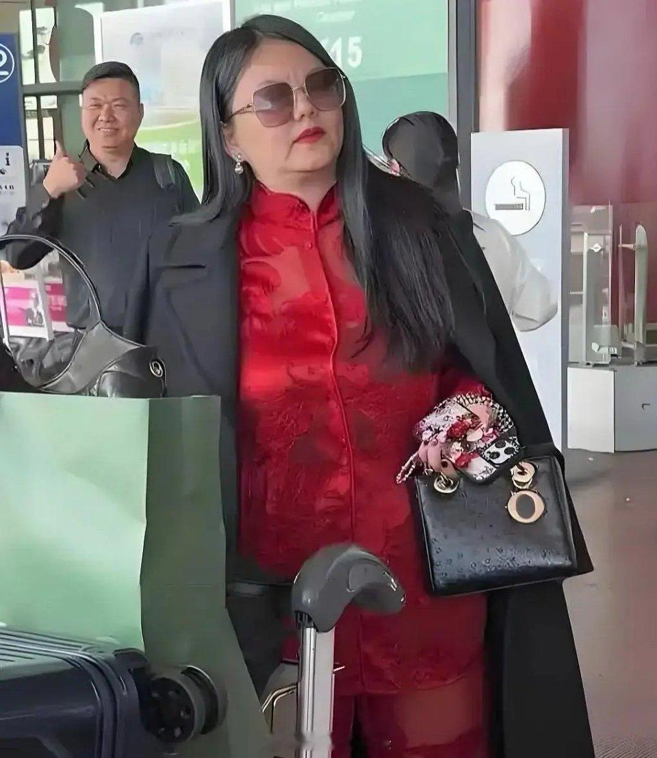 李湘减肥这么快，这是打针了？那个减肥针好多明星都用吧，突然就瘦下来了