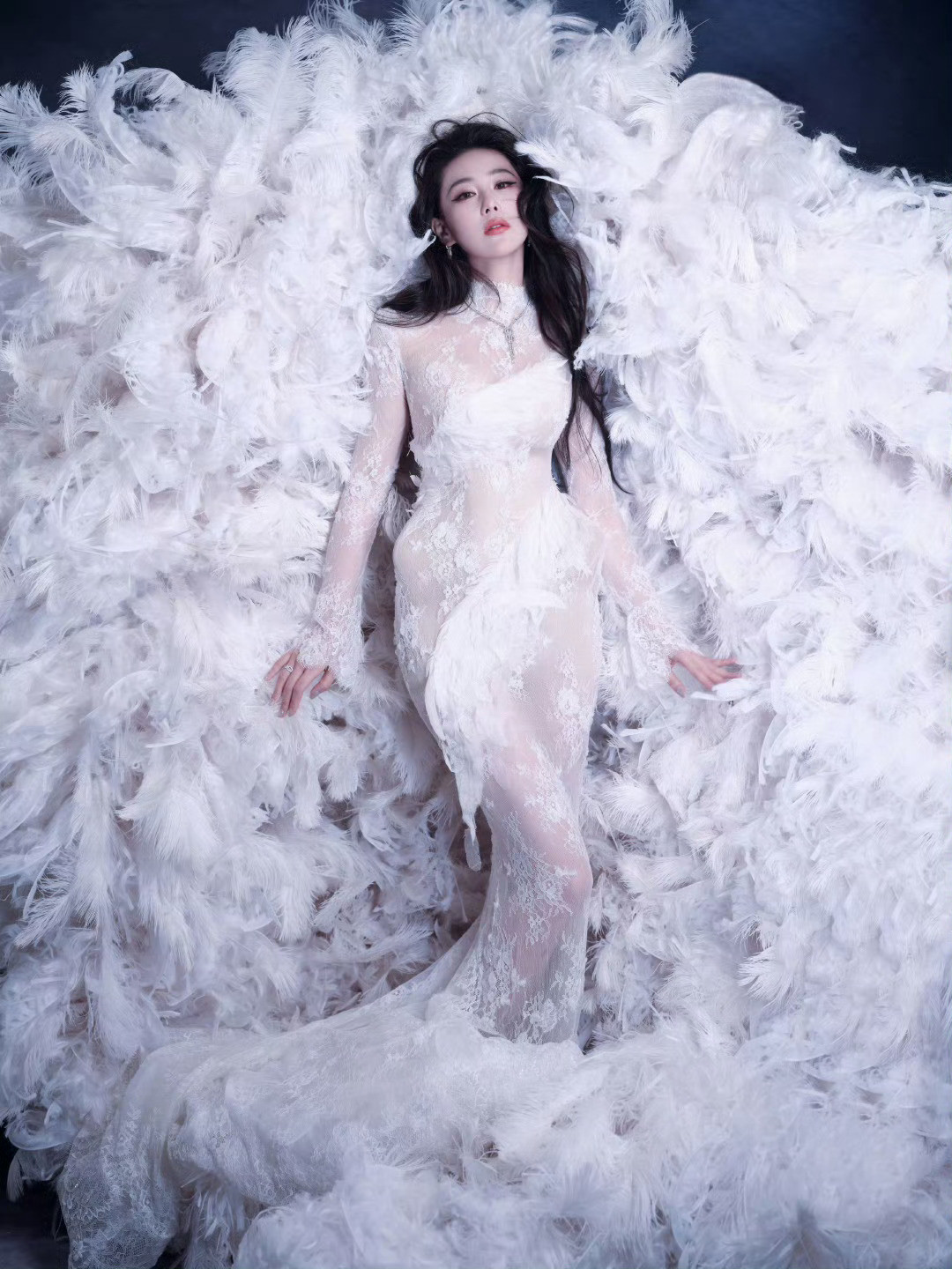 张馨予ELLE狐妖造型张馨予的化妆师说她是千年狐妖，好魅的一张脸！张馨予红毯