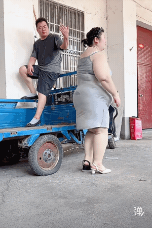 去那里找的这么些宝贝我发现她们穿的高跟鞋真结实!