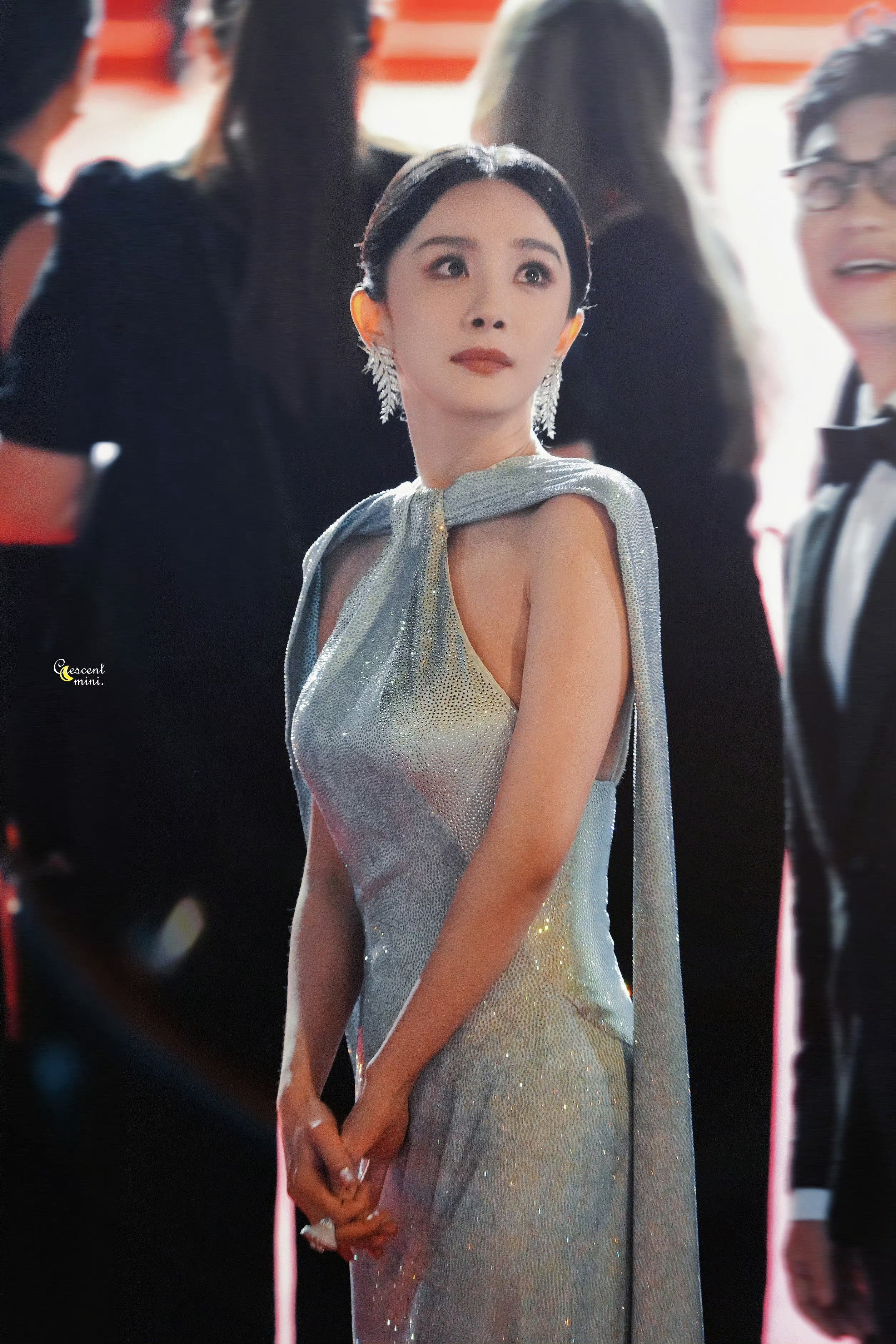 杨幂快要溢出来了