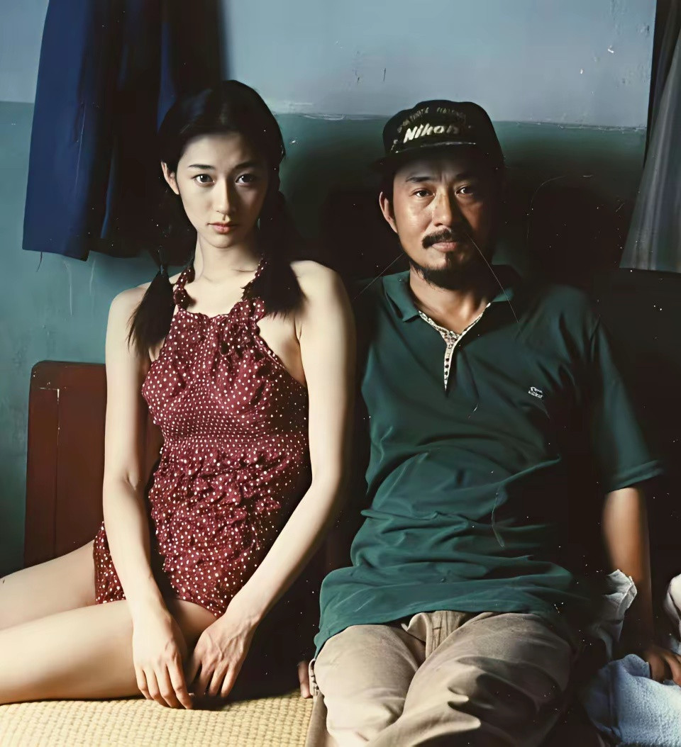 李小冉早期图，不愧是北舞毕业的，肤白又貌美，怪不得富豪老公说娶她花5个亿都愿意!