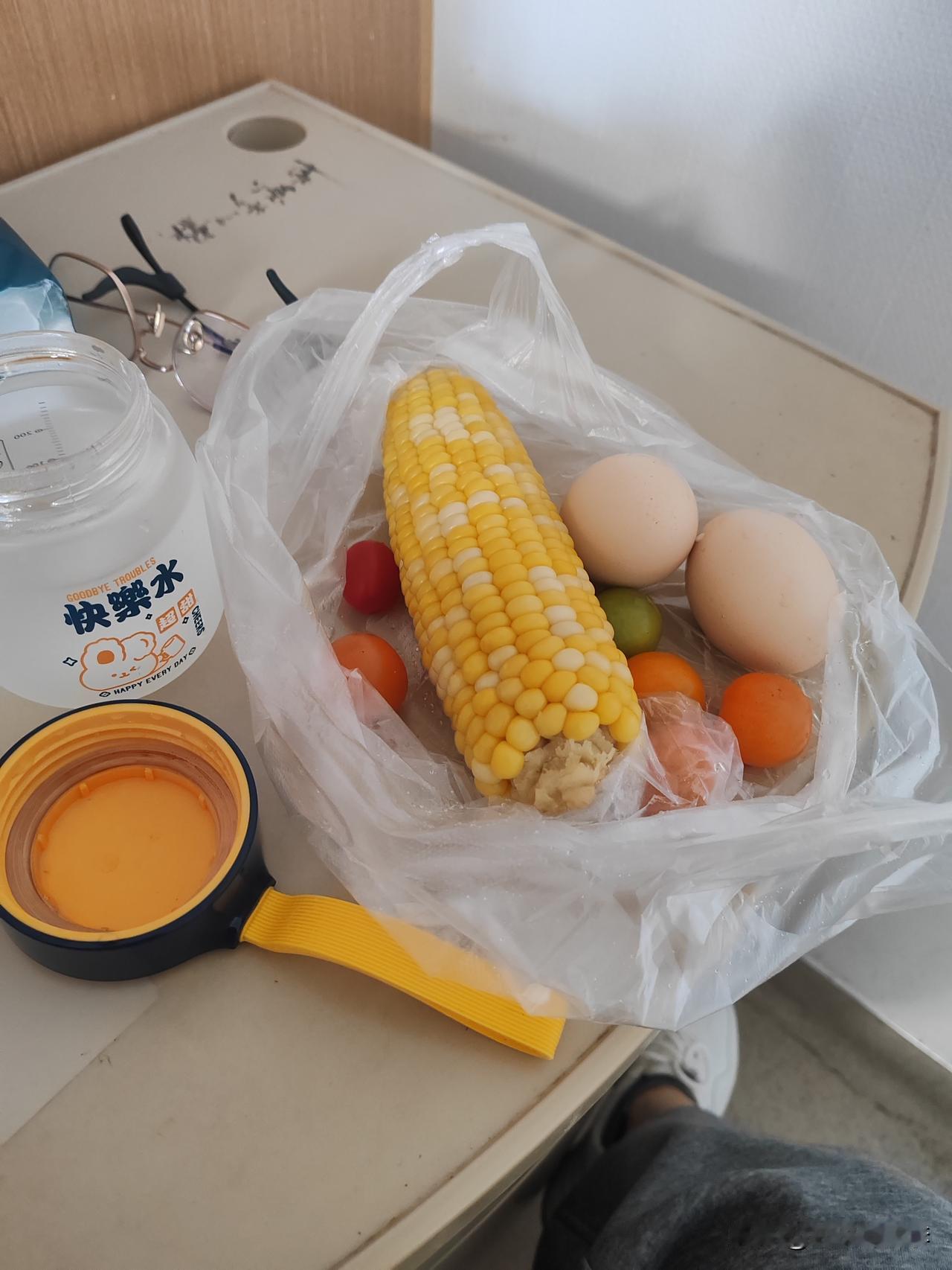 今天住院第三天餐后血糖9.6，对比第一天空腹血糖16.8餐后27.3要好很多，所