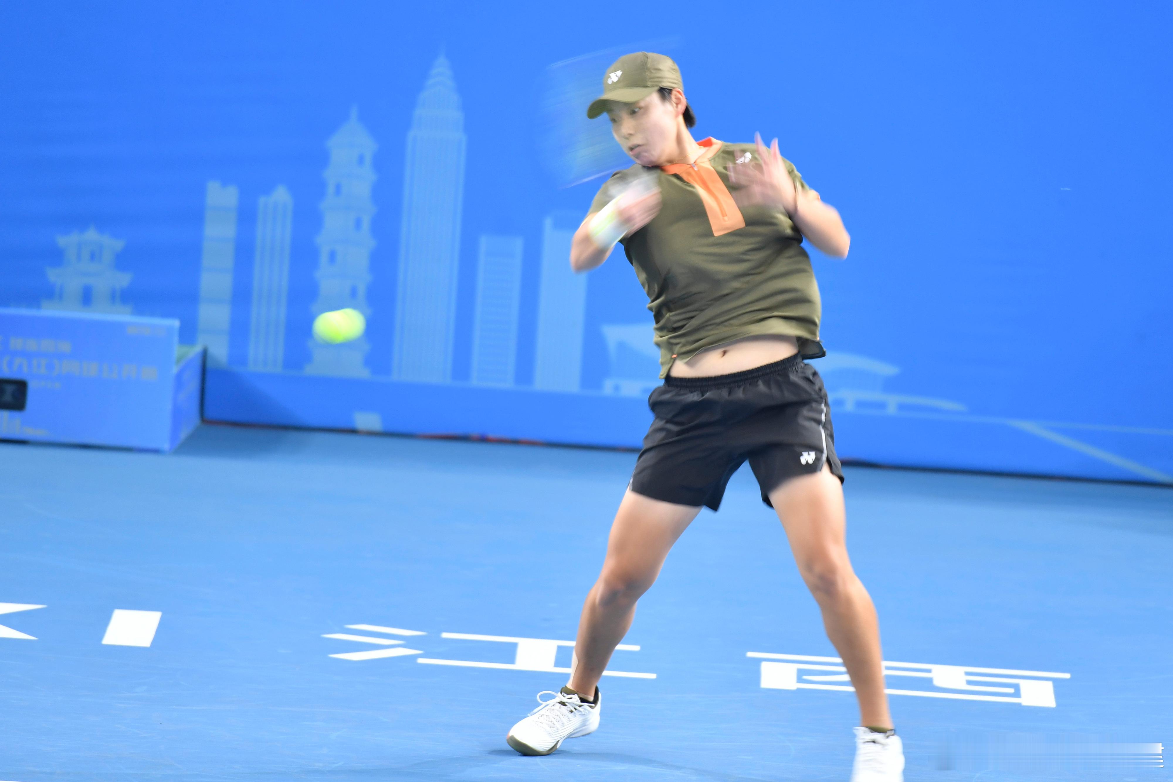 恭喜!伤愈复出的白卓璇(没排名)6-3/6-1击败上周广网冠军、NO.33李吉妮