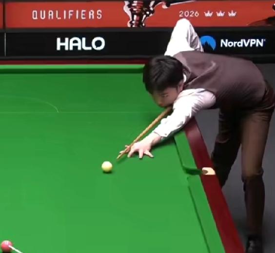 晚上9：30开始的比赛正在进行：范争一与蓝裕豪德比，范争一第2局以75-61实现