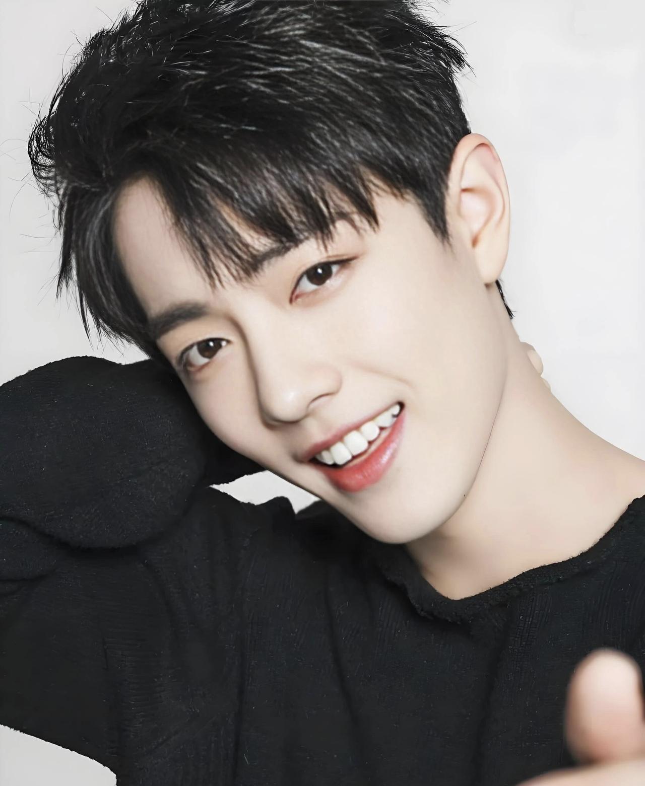 肖战，顶级流量，却“零绯闻”？你以为是他清心寡欲，其实他比谁都懂人性。圈内女