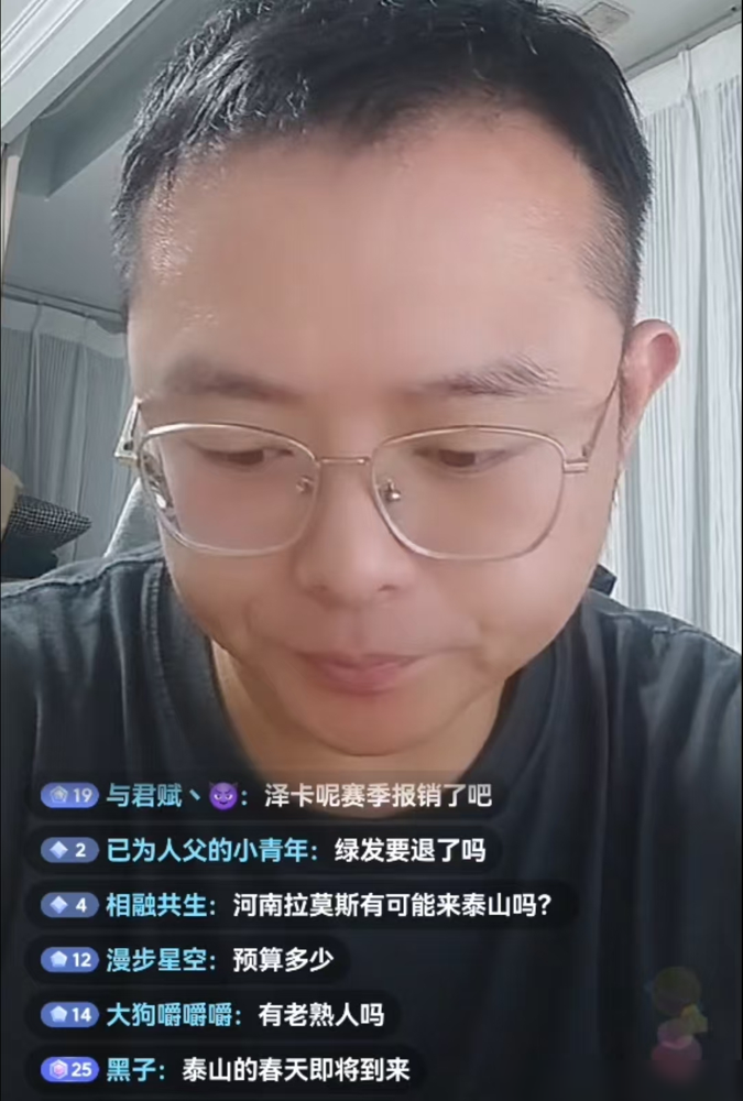 山东泰山年底这波选帅，直接把主教练的钱袋子给彻底缝死了。9月1日足协杯大败后，年底换掉现任教练已成定