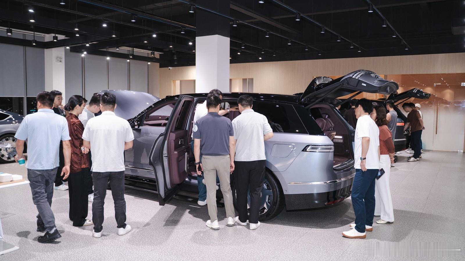 蔚来ES9订单太火爆了！行政签名版交付预计需15-16周你们为啥都争着抢着和我做