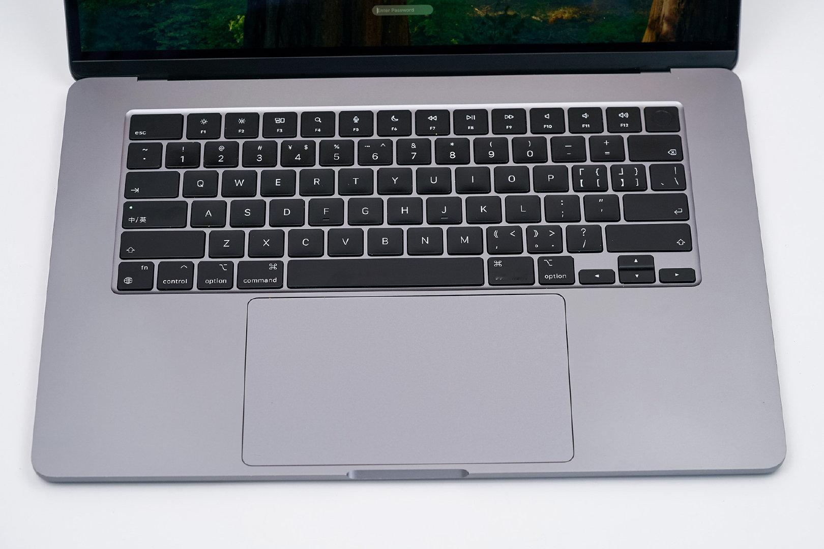 #搞机兔的小基地#国行M2MacBookAir15.3英寸，8+10核、8GB+256GB，电池83