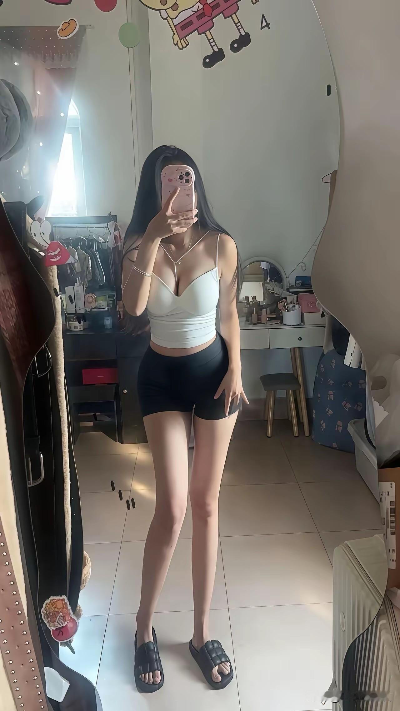 出租屋的简单自拍！[笑着哭]出租屋内景室内自拍姿势