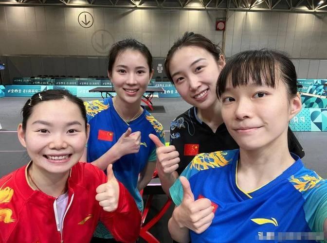 4位女乒球员同框：第一美女王添艺眉似卧蚕，睛若点漆，齿如珠贝，唇若涂朱；第二美钱