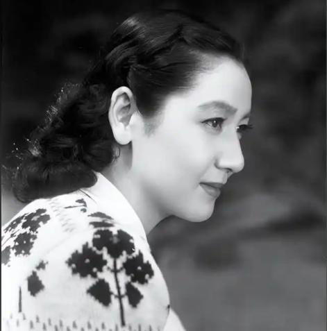 日本为啥敢于游说欧亚各国不要参加九三阅兵？因为日本的战后改造是史上最失败的胜利者